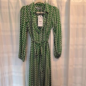 Zara - XS Green and white patterned midi dress. Never been worn. Tags still on